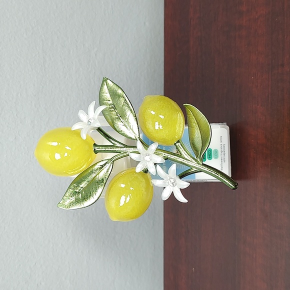 Bath & Body Works BREEZY DAY Wallflower Bundle + Scent Control Nightlight Plug - Picture 8 of 9